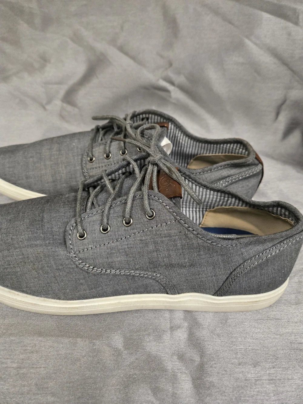 Men's Casual Lace-Up Canvas Sneakers in Gray